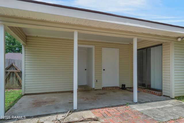 118 Village Green Drive, Youngsville, LA 70592