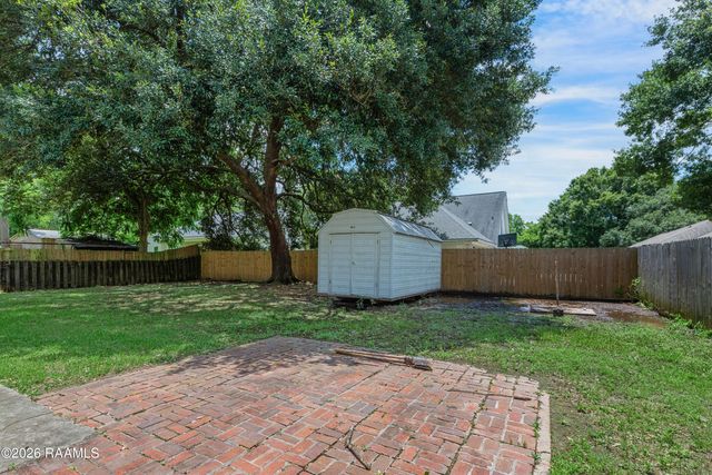 118 Village Green Drive, Youngsville, LA 70592