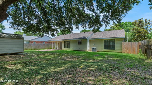 118 Village Green Drive, Youngsville, LA 70592