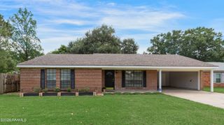 118 Village Green Drive, Youngsville, LA 70592