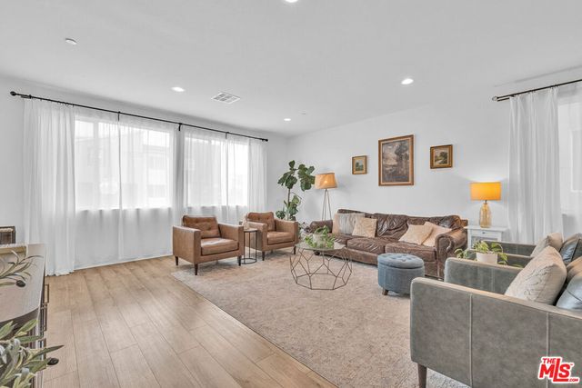 924 E 3rd Street, Santa Ana, CA 92701