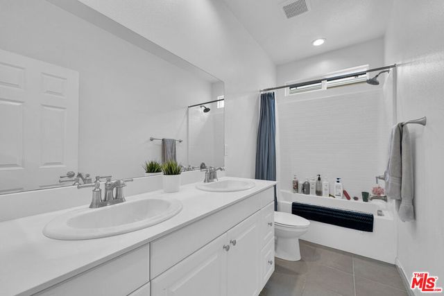 924 E 3rd Street, Santa Ana, CA 92701