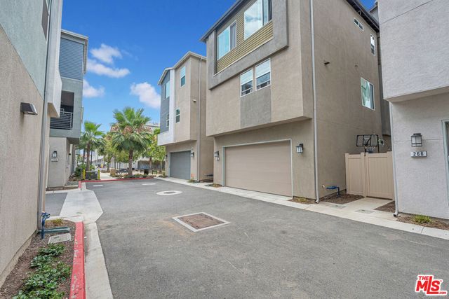 924 E 3rd Street, Santa Ana, CA 92701