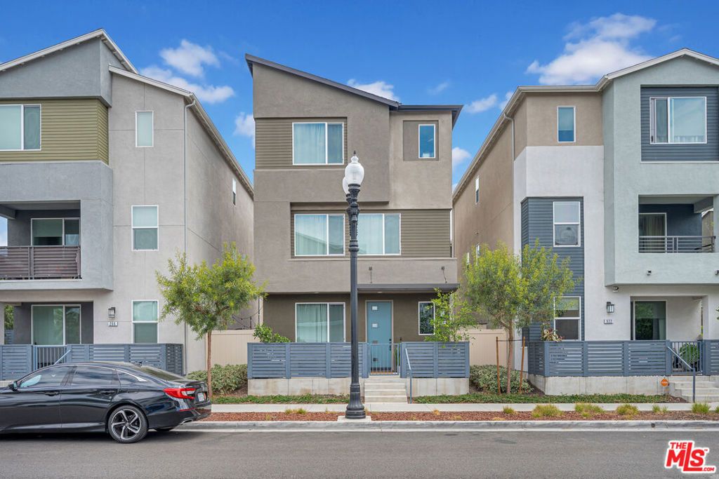 924 E 3rd Street, Santa Ana, CA 92701