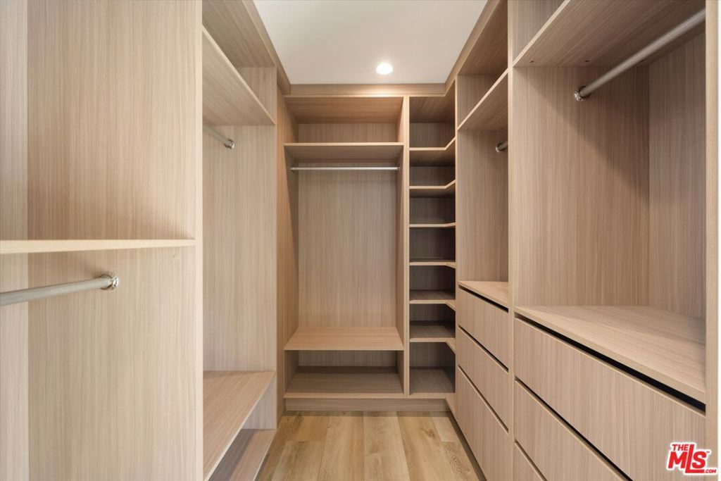 Image 26 of property listing at 3961 Tilden Avenue 3, Culver City, CA 90232