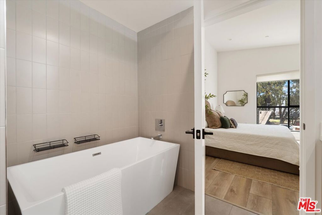Image 29 of property listing at 3961 Tilden Avenue 3, Culver City, CA 90232