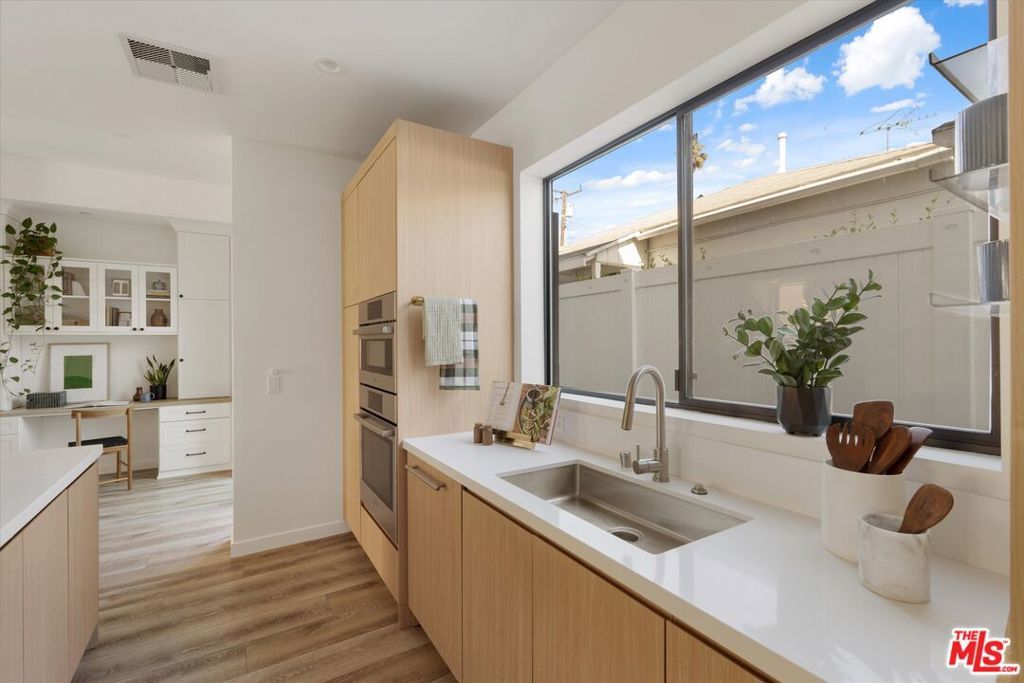 Image 9 of property listing at 3961 Tilden Avenue 3, Culver City, CA 90232