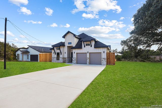 1416 Green Meadow, Spring Branch, TX 78070