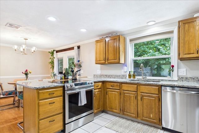 77 Briar Rd, Taunton, MA 02780