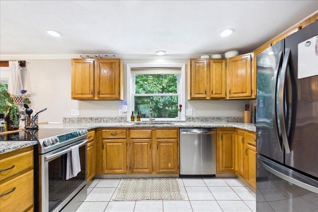 77 Briar Rd, Taunton, MA 02780