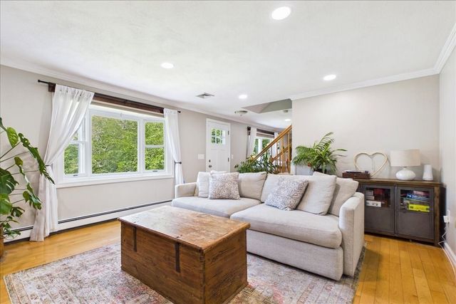 77 Briar Rd, Taunton, MA 02780