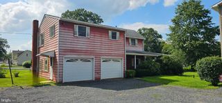 735 W BROAD ST, Quakertown, PA 18951