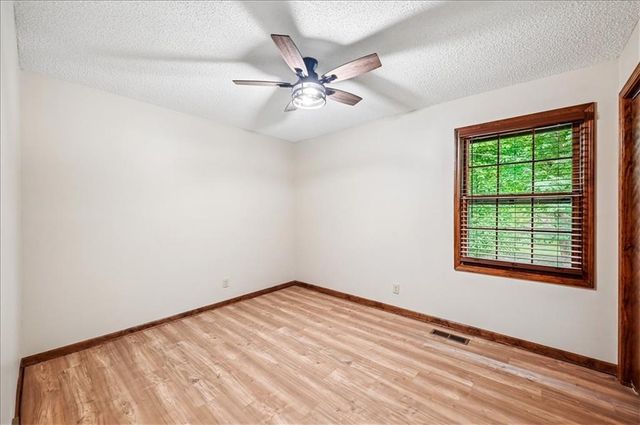 2501 Olde Creek Court, Leavenworth, KS 66048