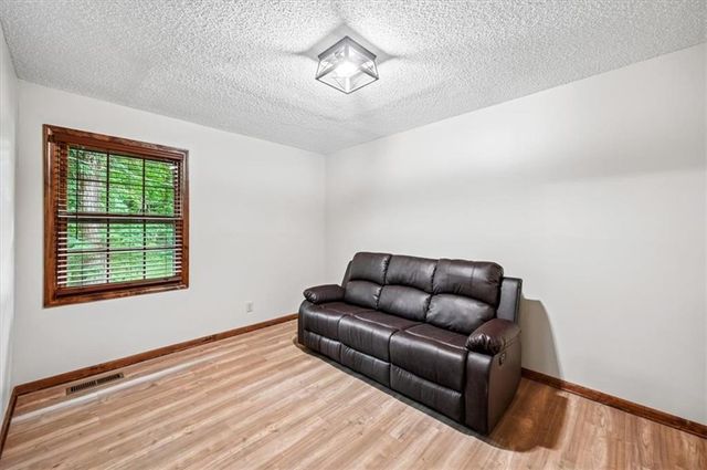 2501 Olde Creek Court, Leavenworth, KS 66048