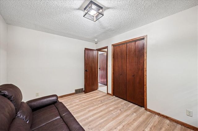 2501 Olde Creek Court, Leavenworth, KS 66048