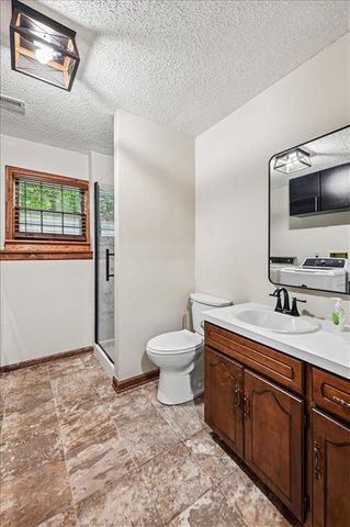 2501 Olde Creek Court, Leavenworth, KS 66048