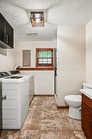 2501 Olde Creek Court, Leavenworth, KS 66048