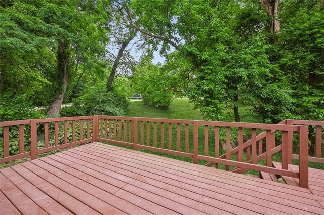 2501 Olde Creek Court, Leavenworth, KS 66048