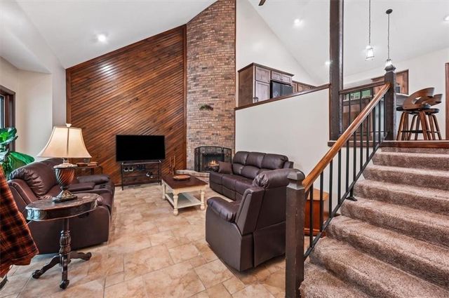 2501 Olde Creek Court, Leavenworth, KS 66048