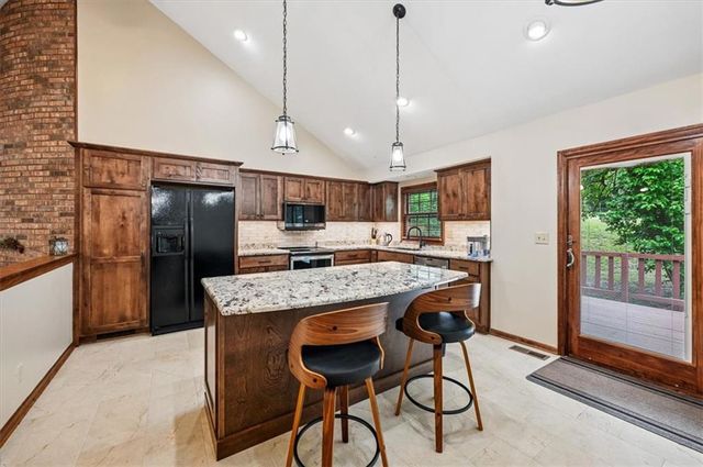 2501 Olde Creek Court, Leavenworth, KS 66048