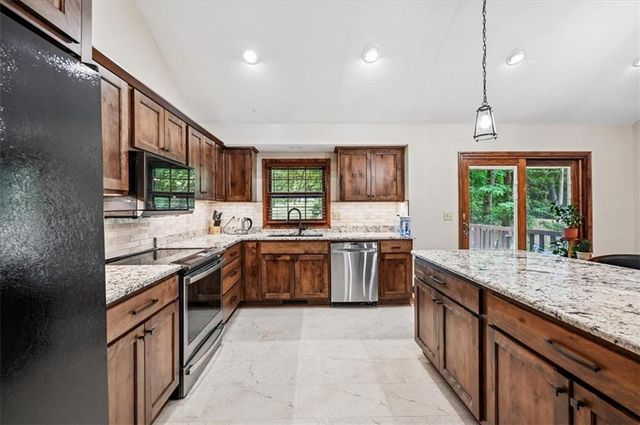 2501 Olde Creek Court, Leavenworth, KS 66048