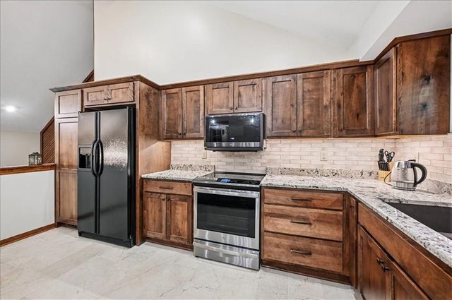 2501 Olde Creek Court, Leavenworth, KS 66048