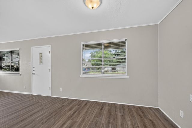 208 D Street, Whitesboro, TX 76273