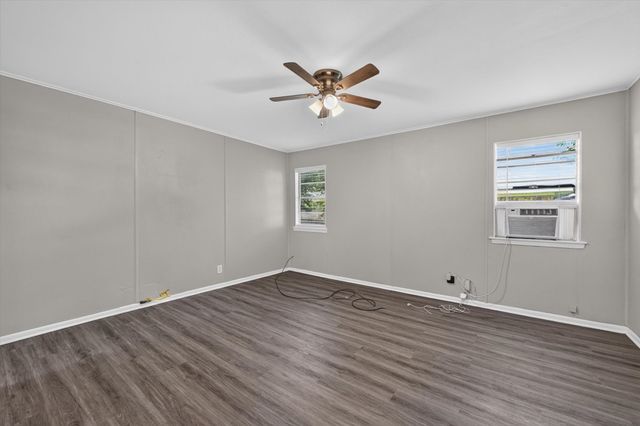 208 D Street, Whitesboro, TX 76273