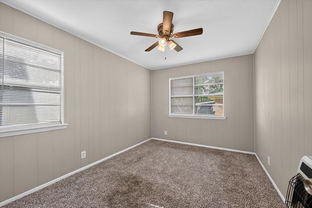 208 D Street, Whitesboro, TX 76273