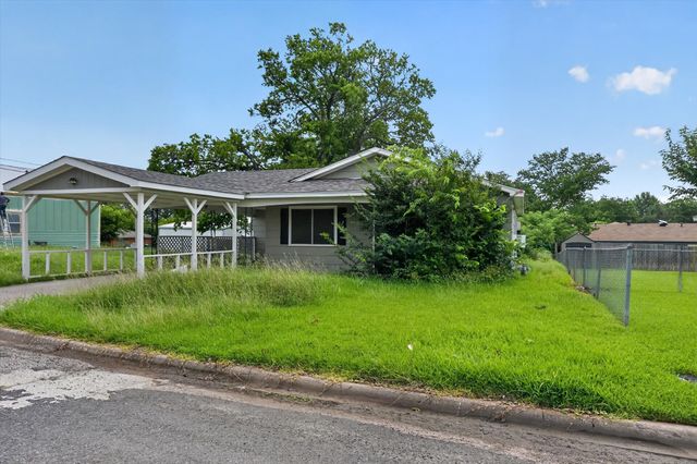 208 D Street, Whitesboro, TX 76273