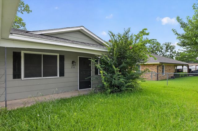 208 D Street, Whitesboro, TX 76273
