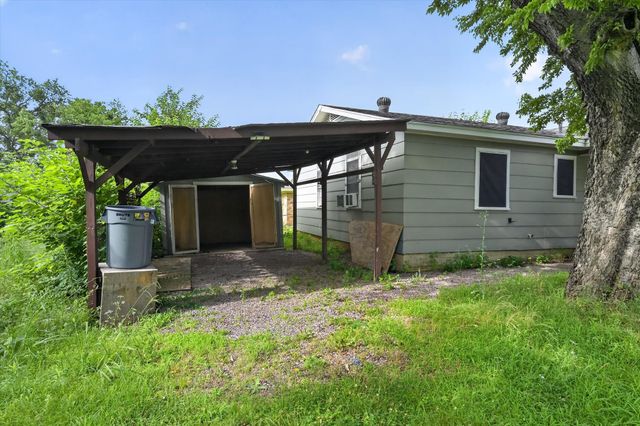 208 D Street, Whitesboro, TX 76273