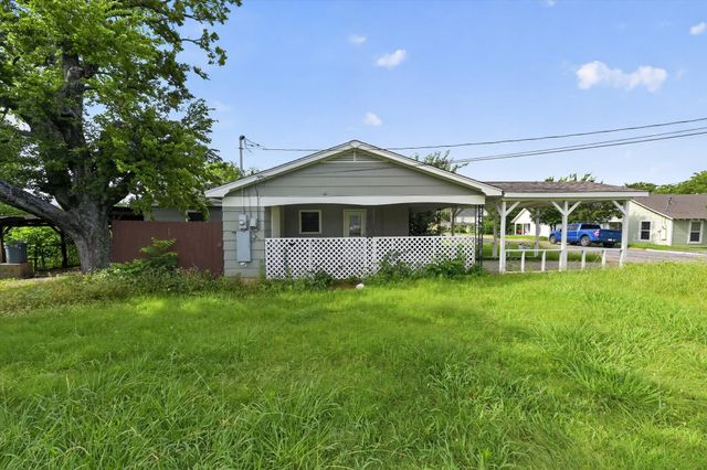 208 D Street, Whitesboro, TX 76273