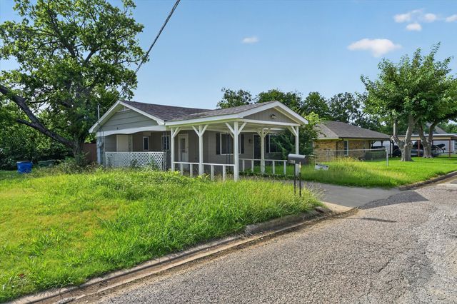 208 D Street, Whitesboro, TX 76273