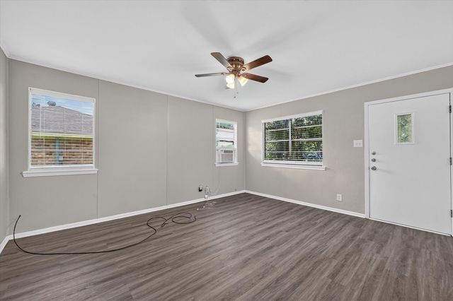 208 D Street, Whitesboro, TX 76273