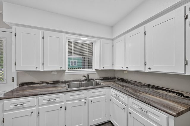 208 D Street, Whitesboro, TX 76273