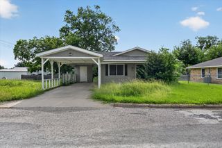 208 D Street, Whitesboro, TX 76273