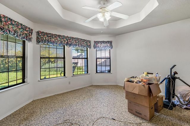 908 Suburban Avenue, Madera, CA 93637