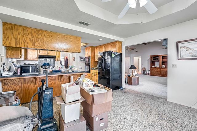 908 Suburban Avenue, Madera, CA 93637