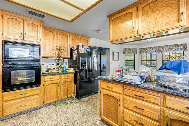 908 Suburban Avenue, Madera, CA 93637