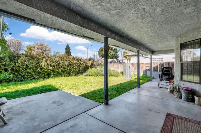 908 Suburban Avenue, Madera, CA 93637