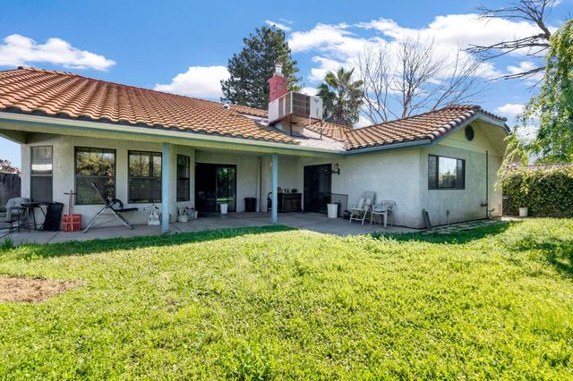 908 Suburban Avenue, Madera, CA 93637