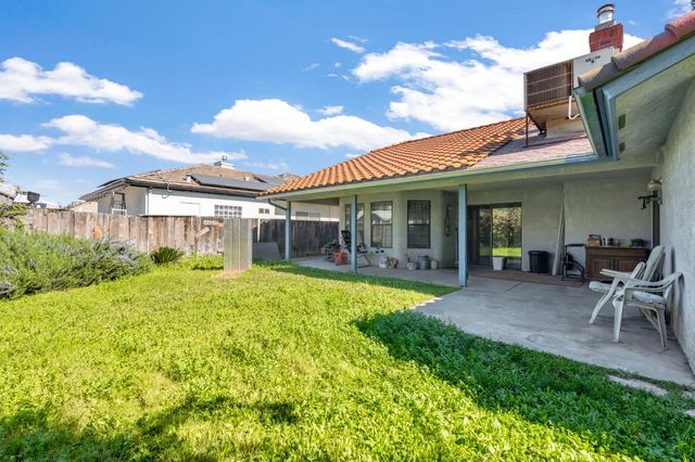 908 Suburban Avenue, Madera, CA 93637