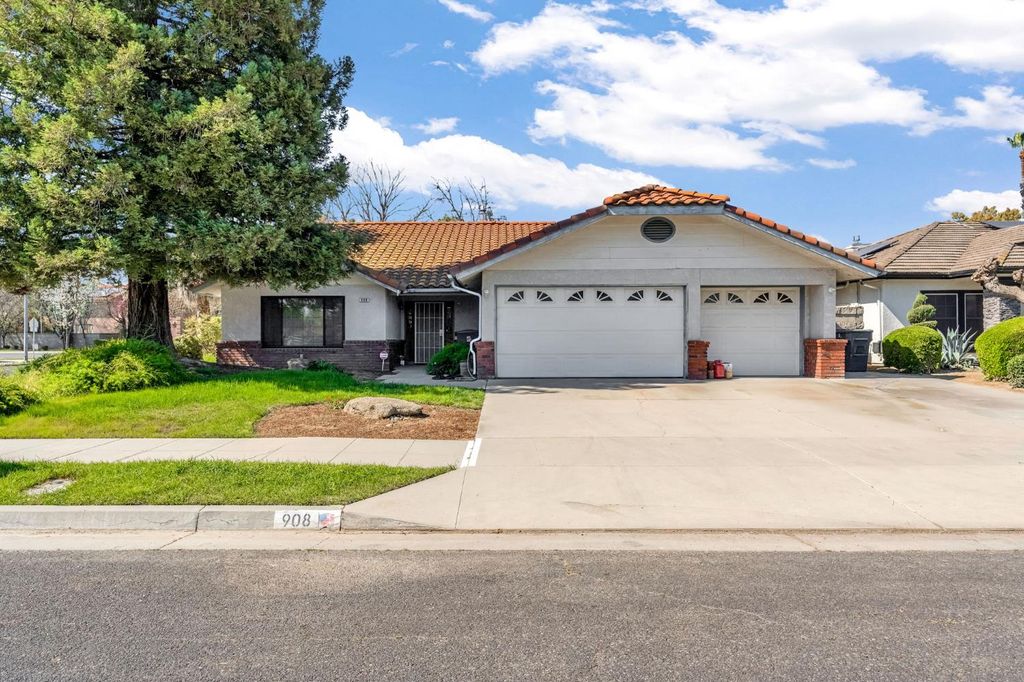 908 Suburban Avenue, Madera, CA 93637