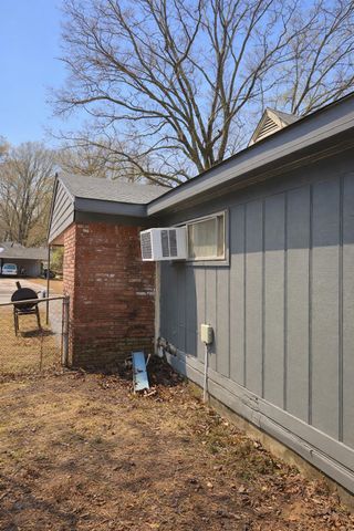 2884 SPRING HILL DR, Memphis, TN 38127