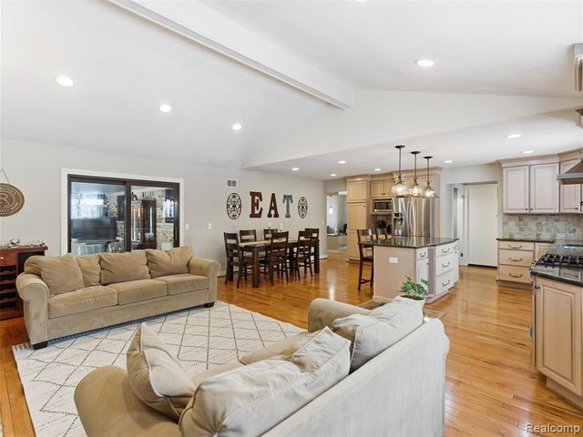 15850 Valerie Drive, Macomb, MI 48044