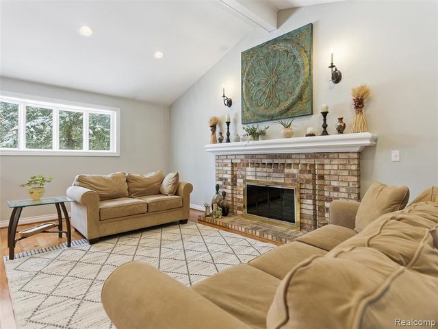 15850 Valerie Drive, Macomb, MI 48044