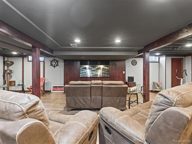 15850 Valerie Drive, Macomb, MI 48044