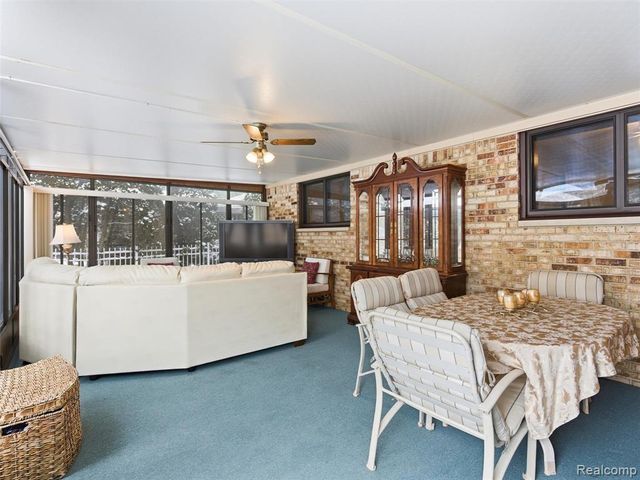 15850 Valerie Drive, Macomb, MI 48044