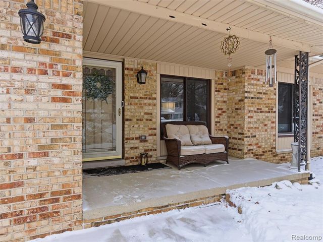 15850 Valerie Drive, Macomb, MI 48044